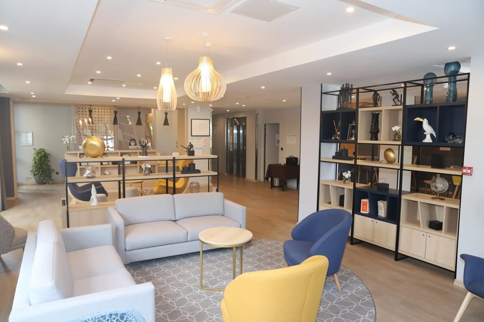 Communal lounge/ TV room, Lobby or reception