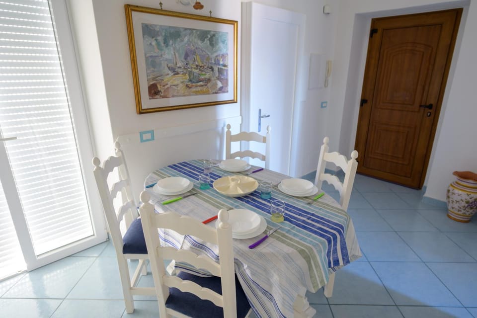 Un Angolo di Mare...nel centro di Ischia! House in Ischia