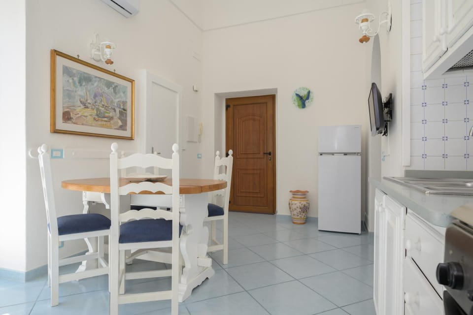 Un Angolo di Mare...nel centro di Ischia! House in Ischia