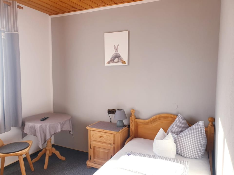 Pension zum Krug, Messe München Bed and Breakfast in Bavaria