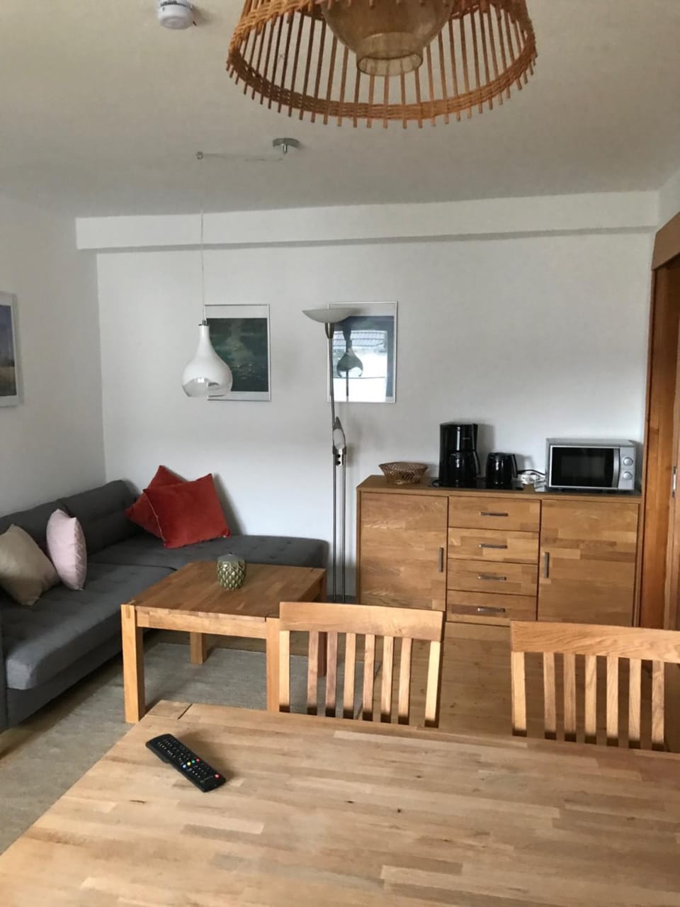 Living room, Photo of the whole room, Decorative detail