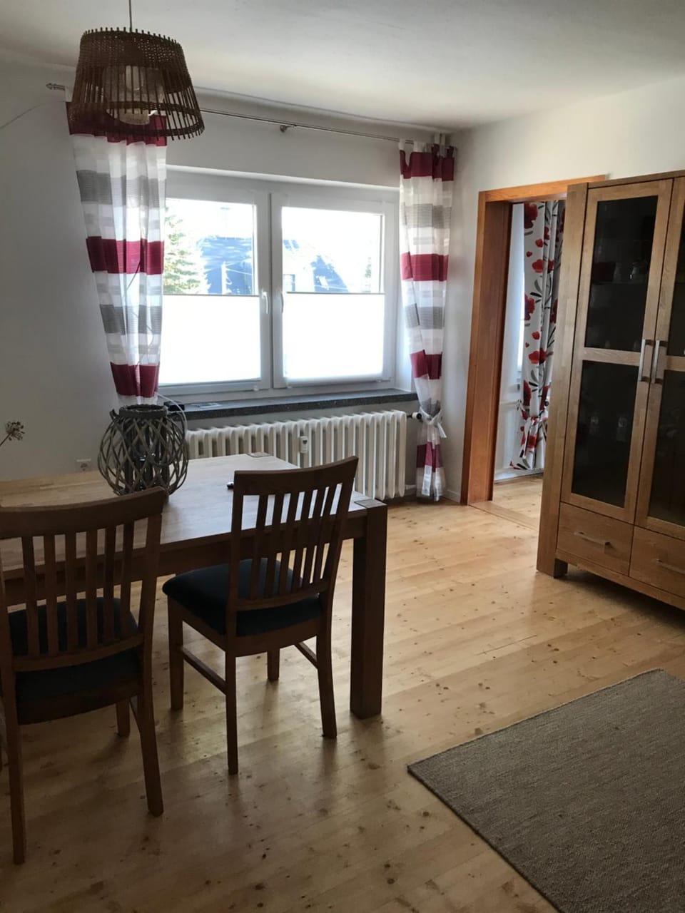 Photo of the whole room, Decorative detail