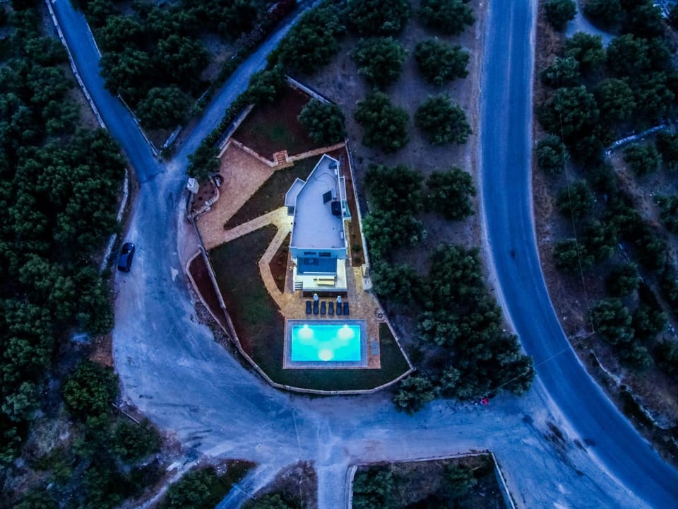 Day, Night, Neighbourhood, Natural landscape, Bird's eye view, Pool view, Swimming pool, Parking