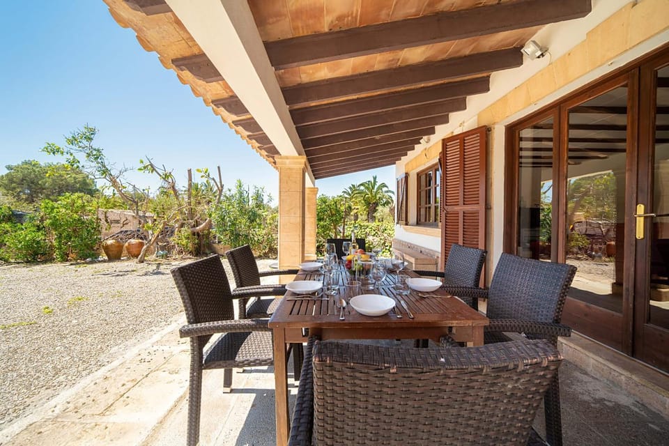 Property building, Patio, Balcony/Terrace