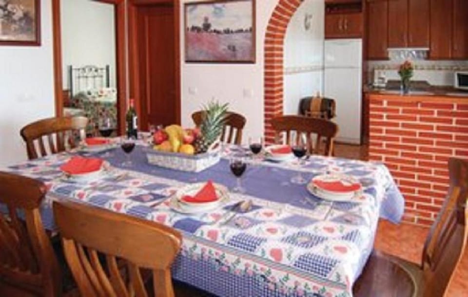 Food close-up, Dining area, Alcoholic drinks