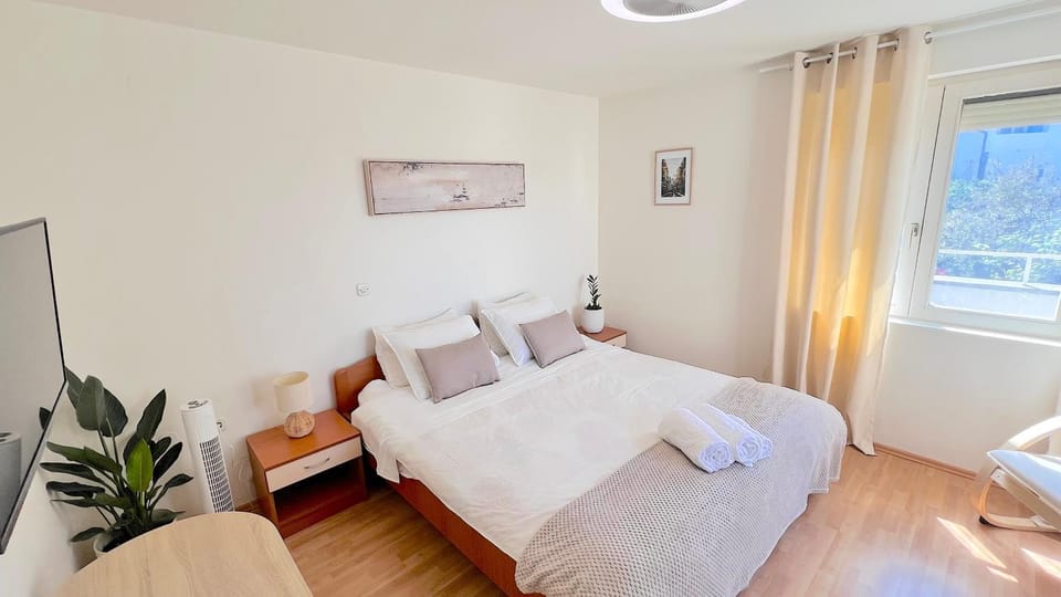 Bed, Bathroom, TV and multimedia, Bedroom, Sea view, Sunset, wardrobe