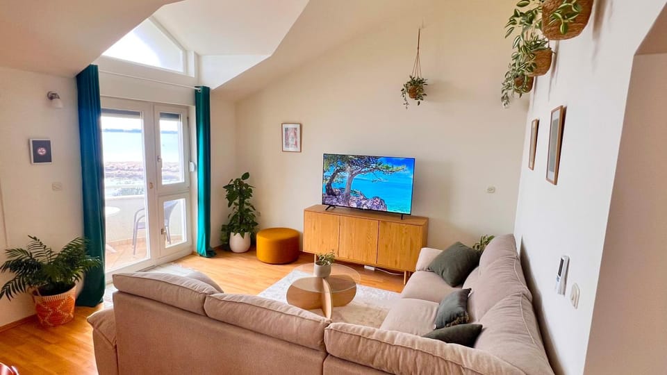 TV and multimedia, Living room, Sea view