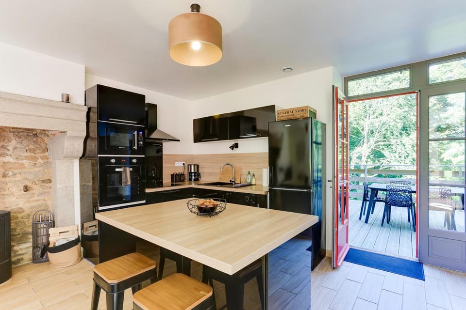 Kitchen or kitchenette, Dining area, kitchen