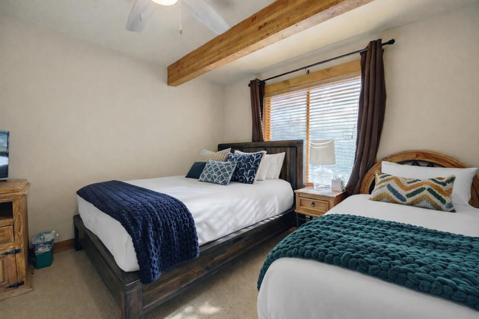 10 Settlers Cabin by SkyRun Park City Cabin in Park City