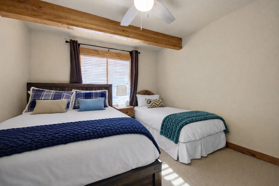 10 Settlers Cabin by SkyRun Park City Cabin in Park City