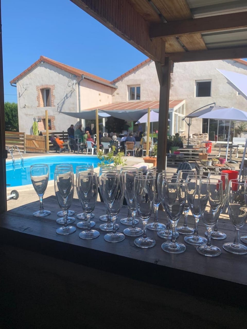 Nearby landmark, Staff, Restaurant/places to eat, People, Natural landscape, TV and multimedia, Pool view, Swimming pool, Meals, Drinks, Non alcoholic drinks, Seasons, group of guests, sunbed