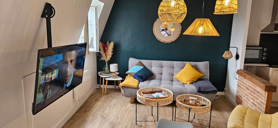 Communal lounge/ TV room, Living room, Seating area