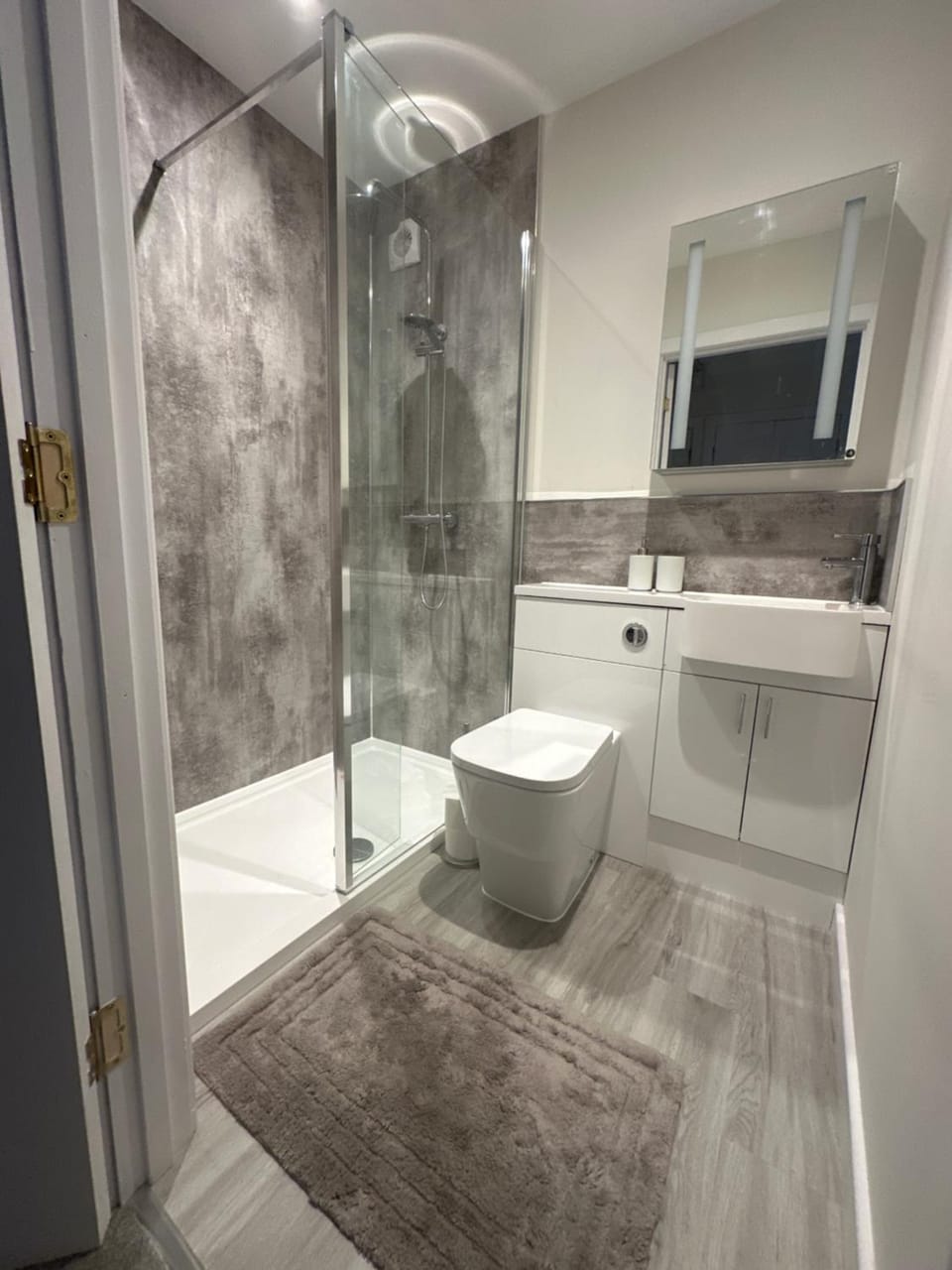 Shower, Toilet, Bathroom, towels