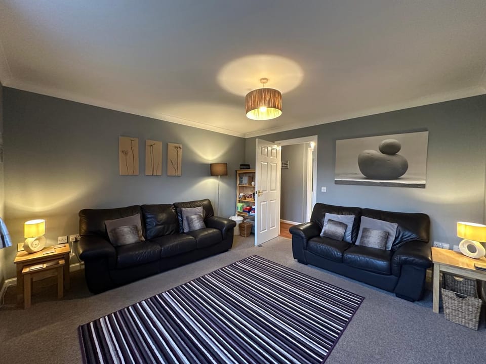 Living room, Photo of the whole room, Seating area