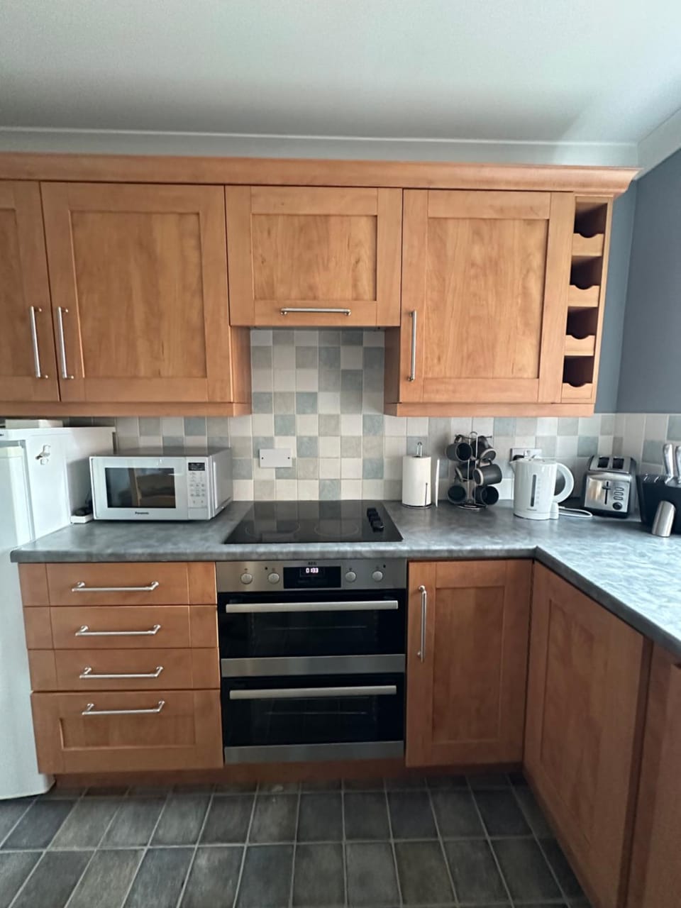 Coffee/tea facilities, Kitchen or kitchenette, dishwasher, oven, stove, toaster
