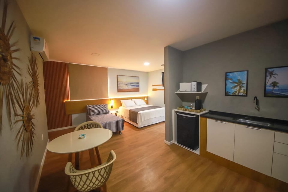 Bed, Kitchen or kitchenette, Photo of the whole room, Bedroom, minibar, oven