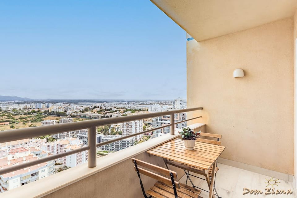 Natural landscape, View (from property/room), Balcony/Terrace, City view