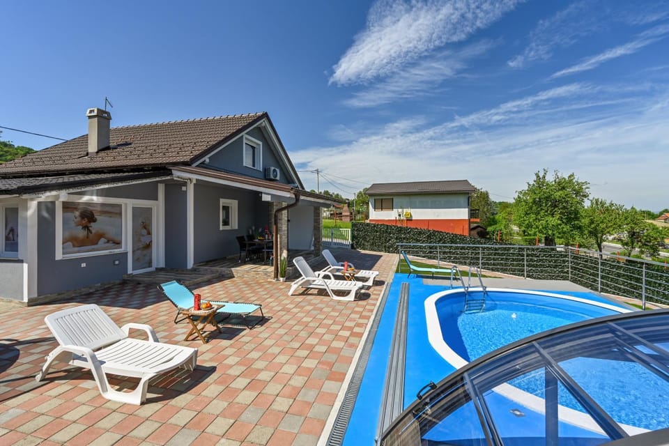 Swimming pool, Swimming pool