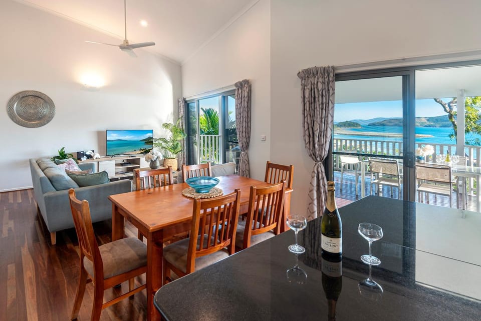 Living room, Dining area, Sea view