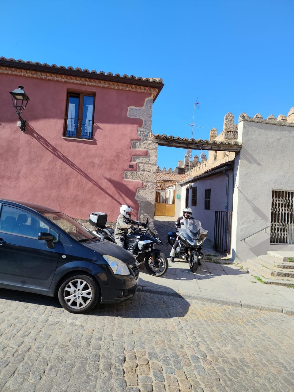 Casas del Castillo, 3 House in Ávila‎