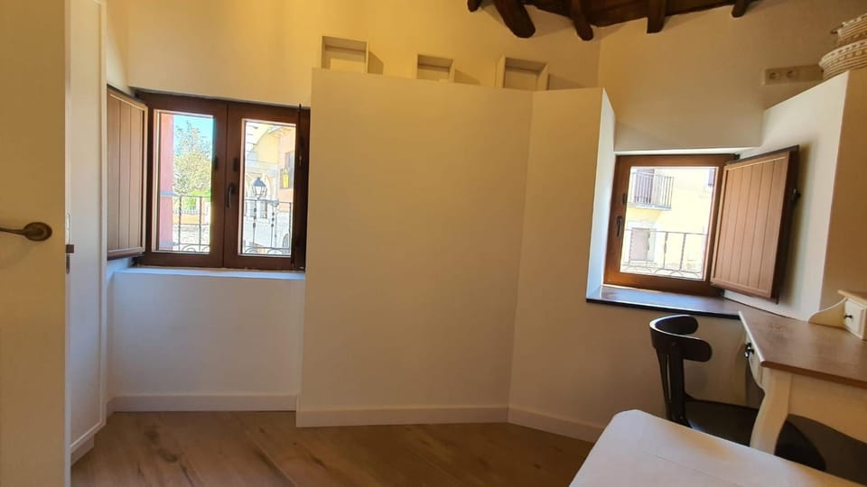 Casas del Castillo, 3 House in Ávila‎