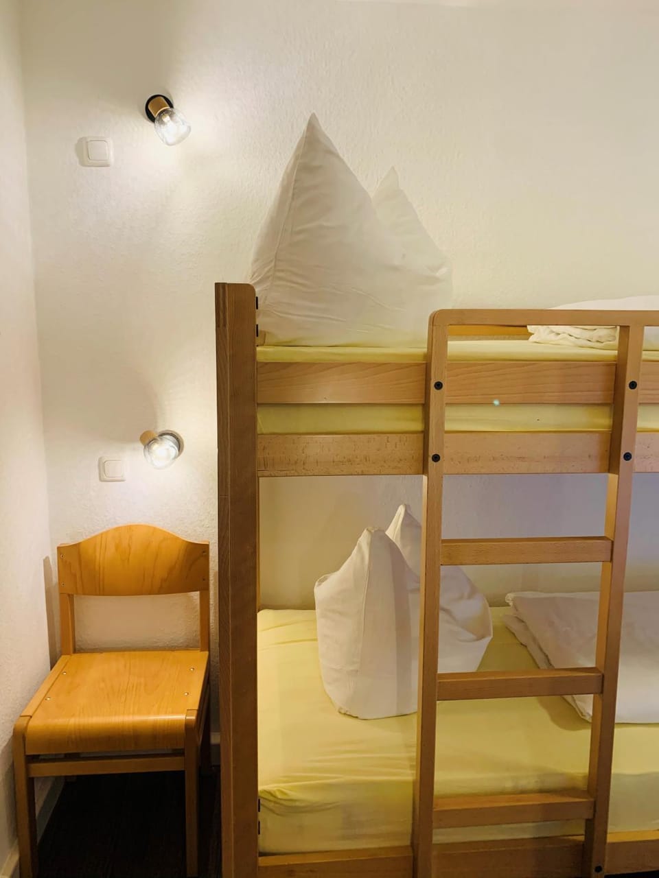 Bedroom, bunk bed