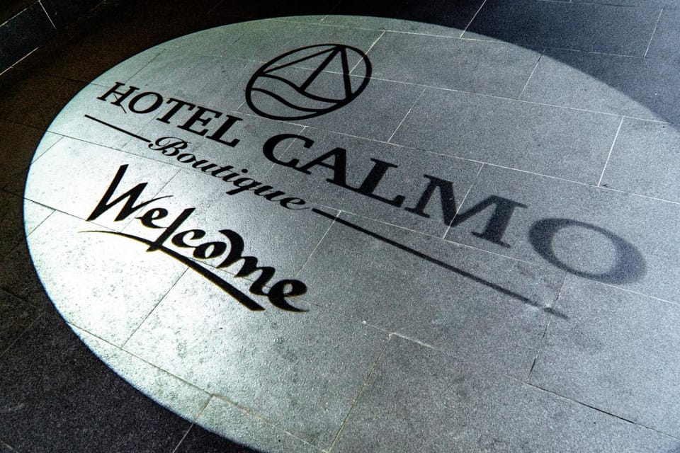 Facade/entrance, Property logo or sign, Decorative detail, Logo/Certificate/Sign, Street view