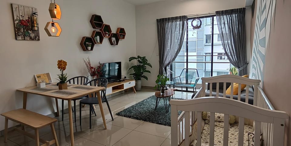 TV and multimedia, Living room, Seating area, Dining area