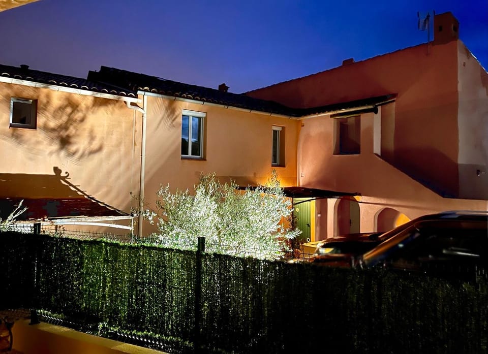 Facade/entrance, Pets, Family