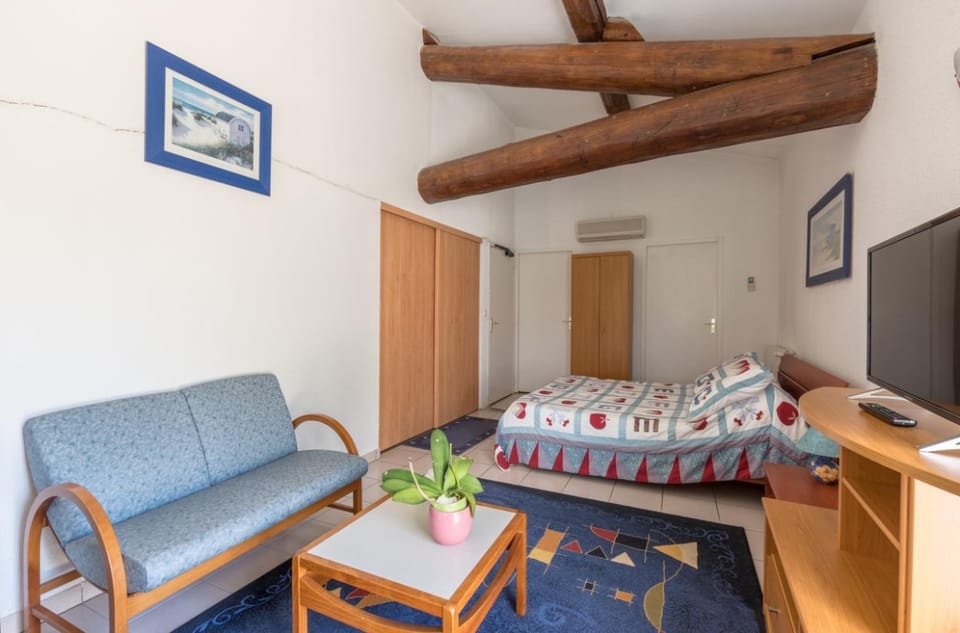 Living room, Photo of the whole room, Bedroom