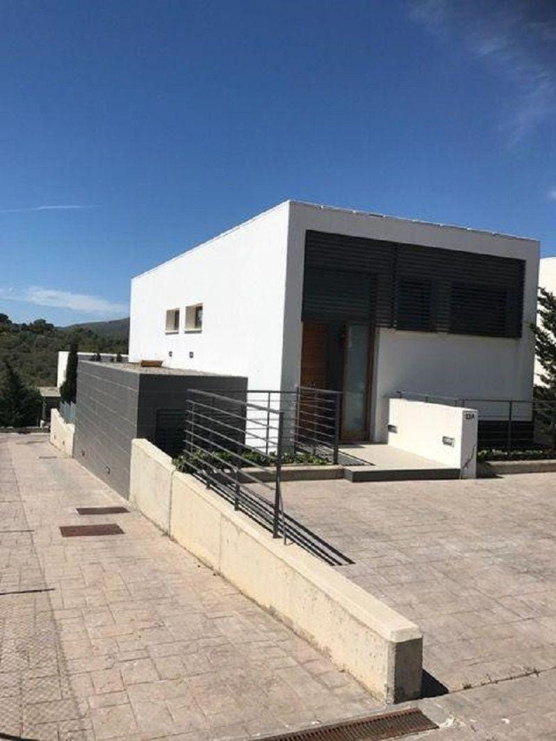 Luxus-Chalet-Casas-Blancas-cases-blanques-1-casa-A House in Llevant