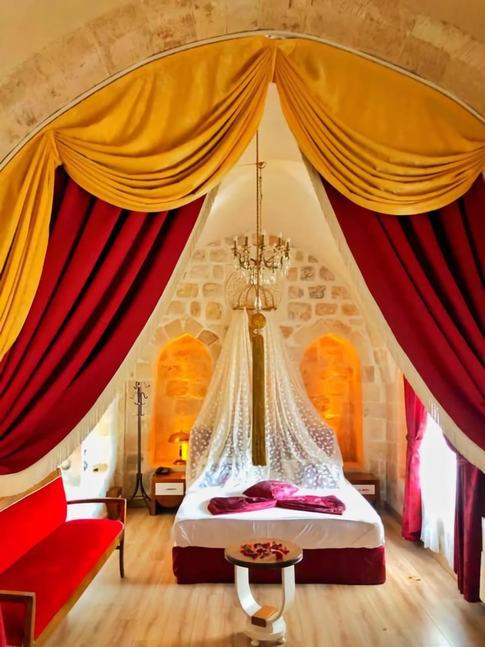 Bed, Living room, Photo of the whole room, Seating area, Dining area, Bedroom, children, Family, room service