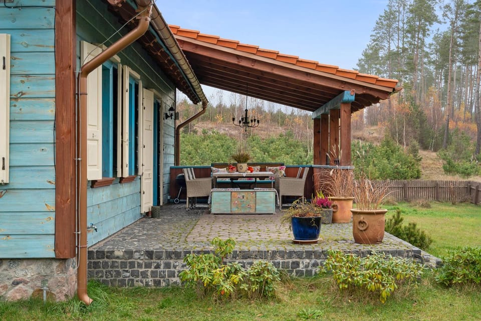 Property building, Patio, Day, Dining area