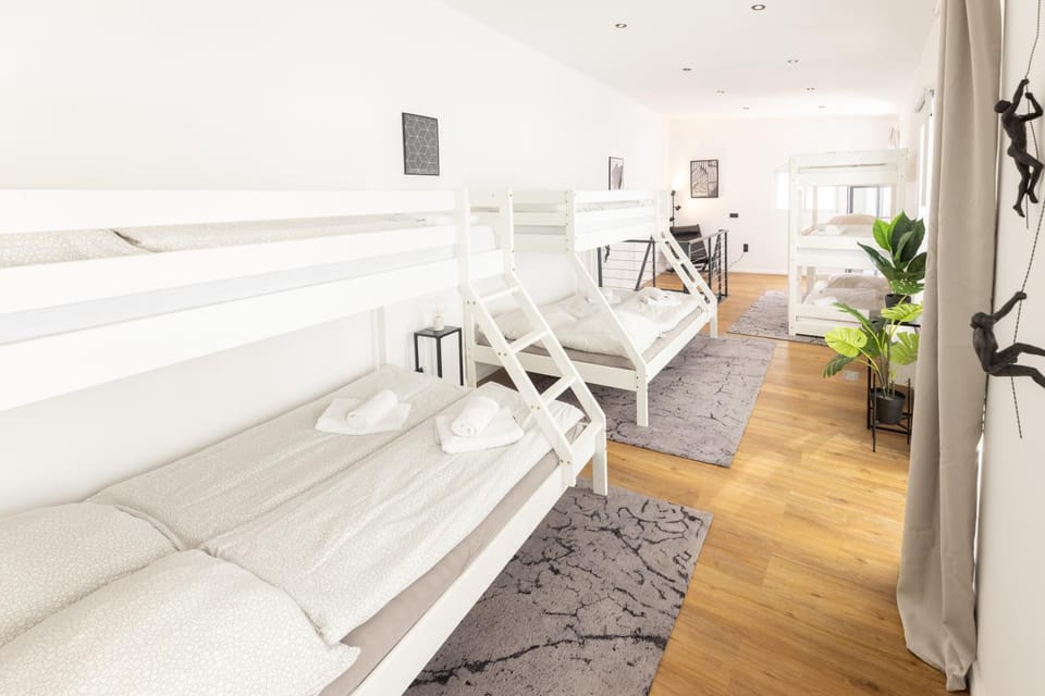 Photo of the whole room, Seating area, Bedroom, bunk bed, internet