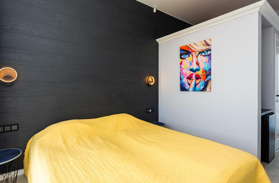 Bed, Photo of the whole room, Decorative detail, Bedroom
