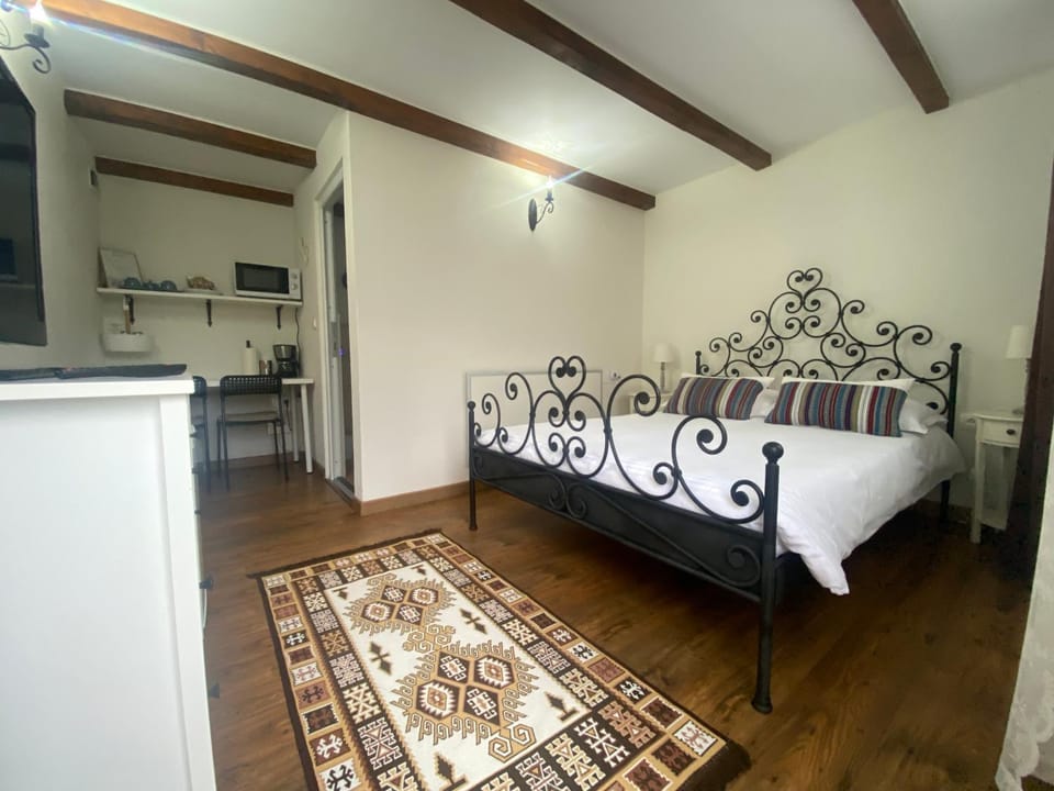 Kitchen or kitchenette, Photo of the whole room, Bedroom