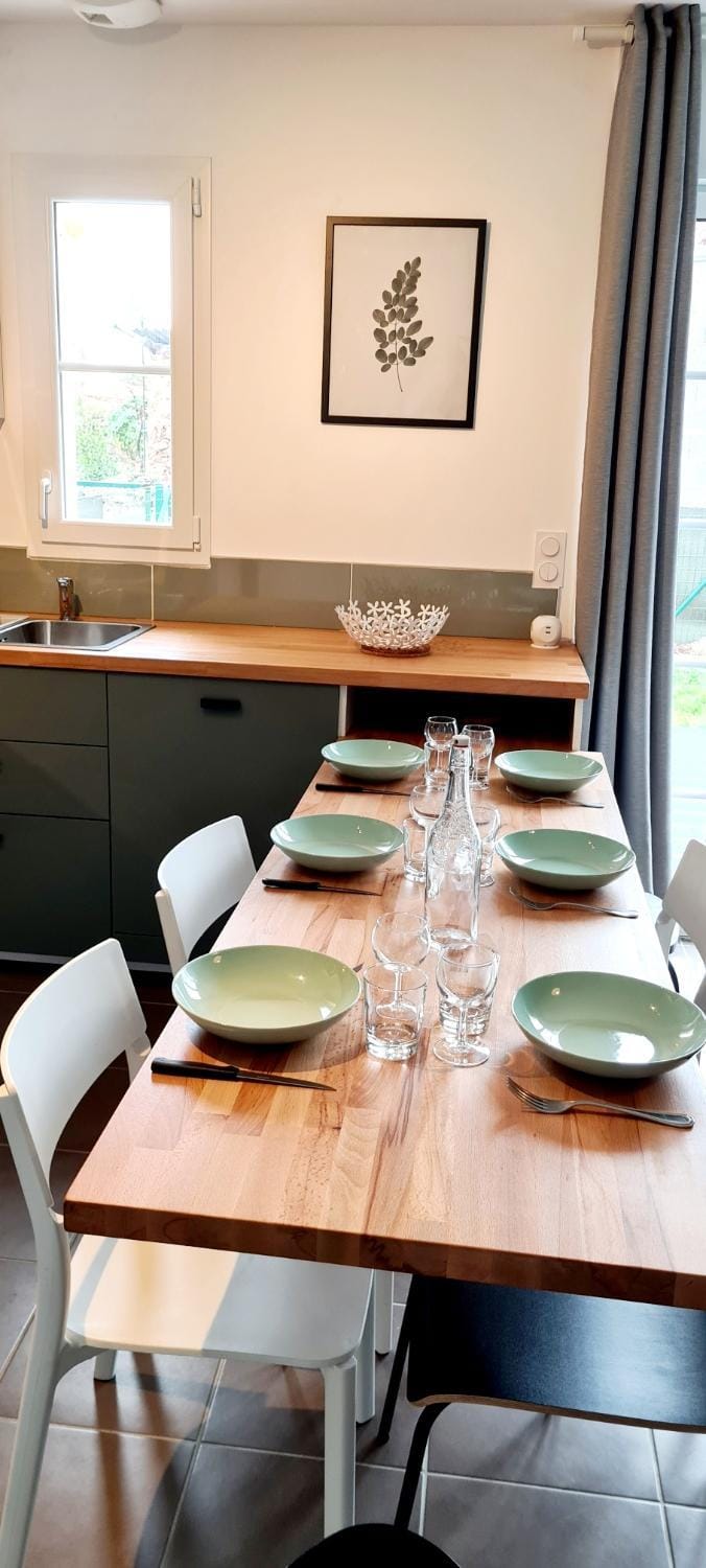 Seating area, Dining area