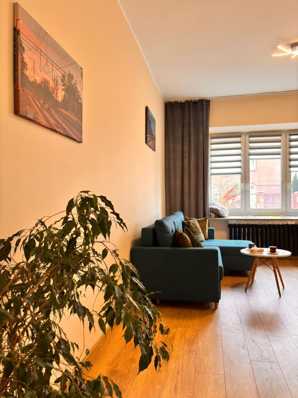 Property building, Living room, Seating area, Dining area, Breakfast, washing machine