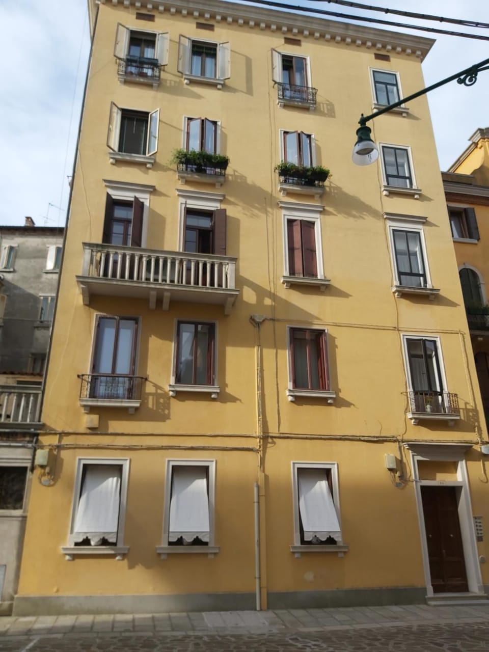 Facade/entrance