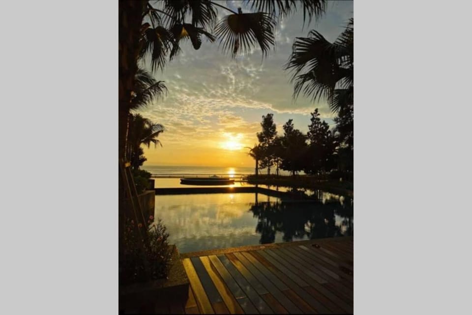 Swimming pool, Sunrise