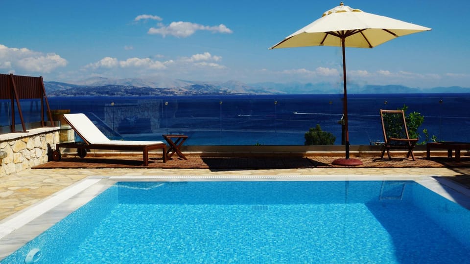 Patio, Garden, Balcony/Terrace, Beach, Animals, Pool view, Swimming pool, Swimming pool