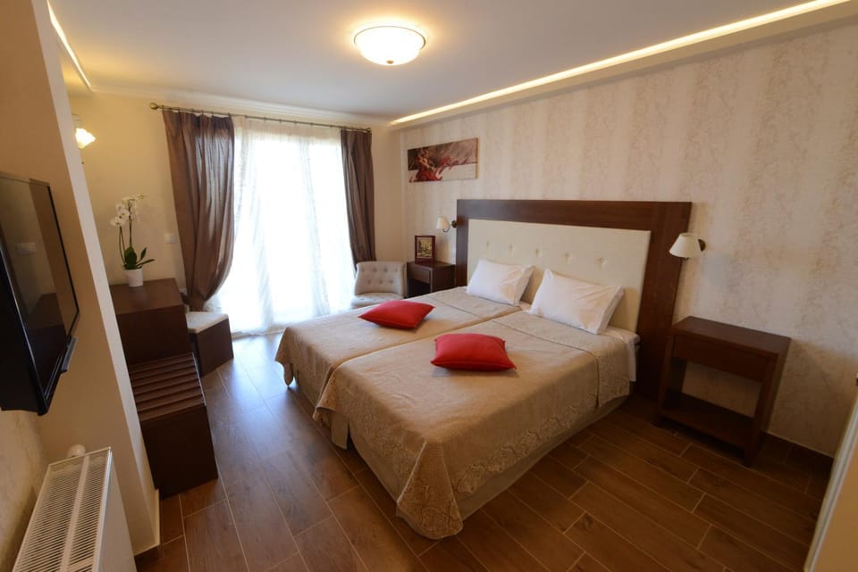 Bed, Photo of the whole room, Decorative detail, Bedroom, Garden view, Mountain view, Sea view, cot