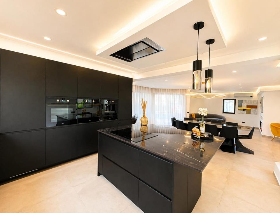 Kitchen or kitchenette, Living room