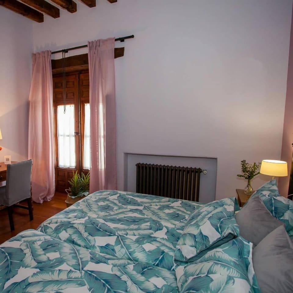 Bed, Photo of the whole room, Bedroom, City view