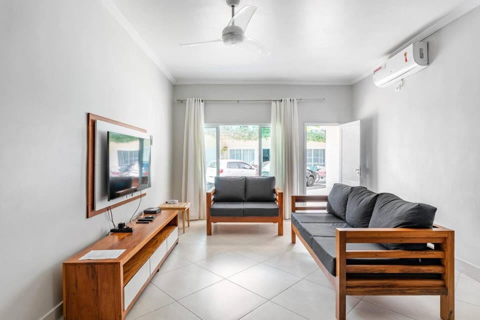 TV and multimedia, Living room, Seating area, air conditioner