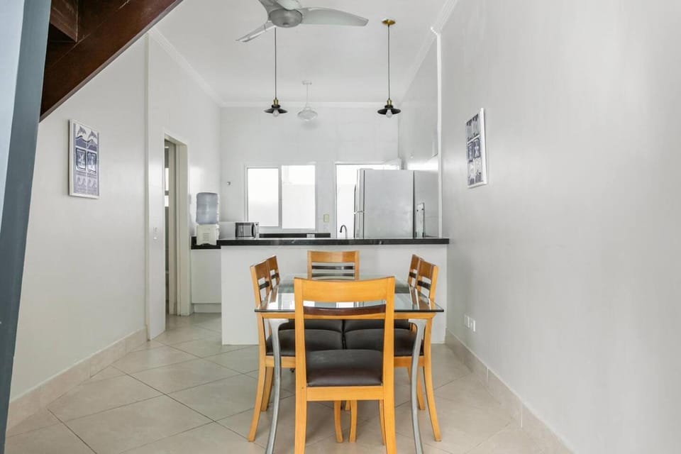 Dining area, fireplace