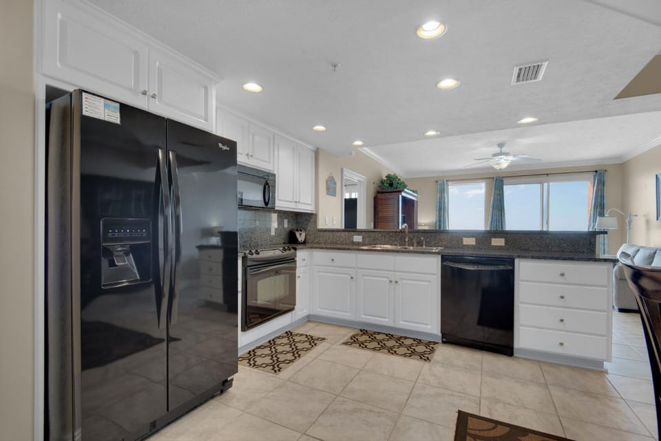 Kitchen or kitchenette, kitchen