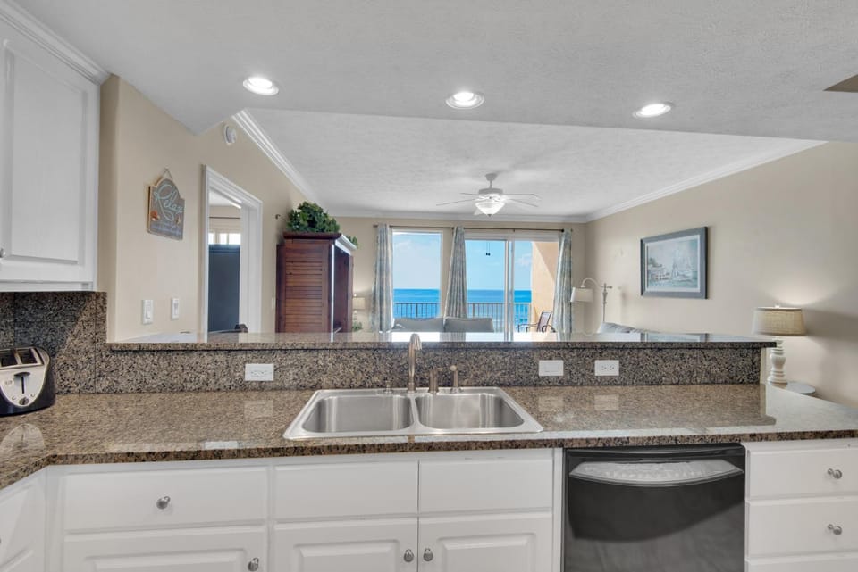 Kitchen or kitchenette, kitchen