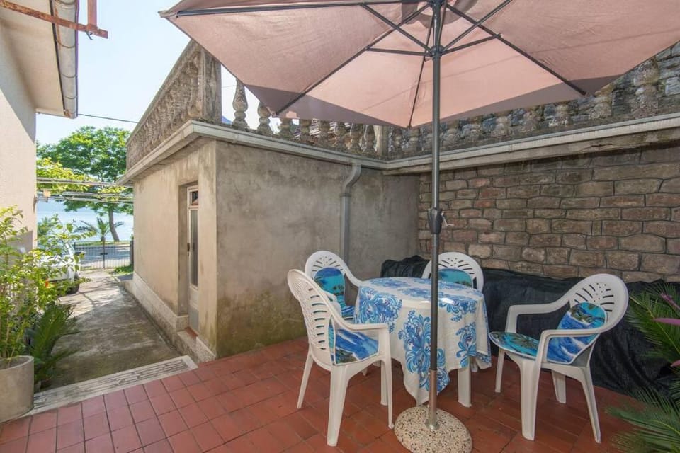 Property building, Facade/entrance, Inner courtyard view