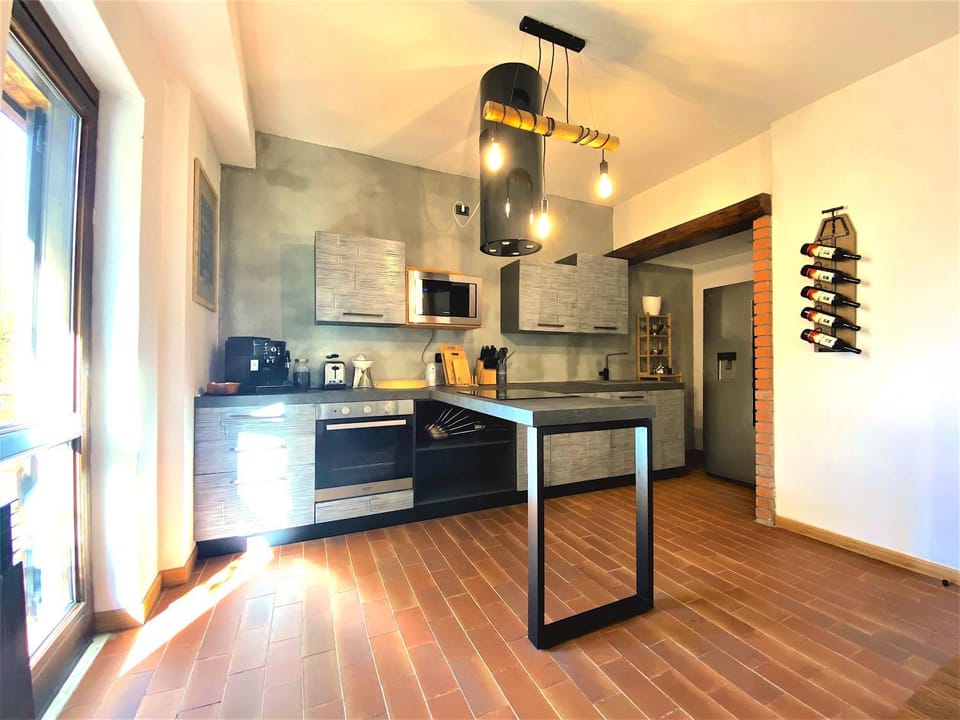 Kitchen or kitchenette, stove, kitchen, kitchen